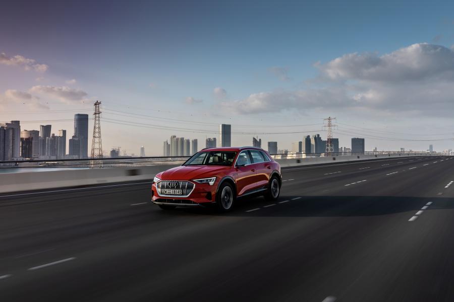  Audi e-tron 55 Quattro 2019 года  (WW) (фото 202 из 452)